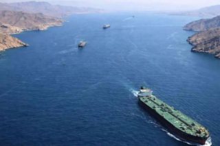 Καμία διέξοδος για τους εγκλωβισμένους ναυτικούς